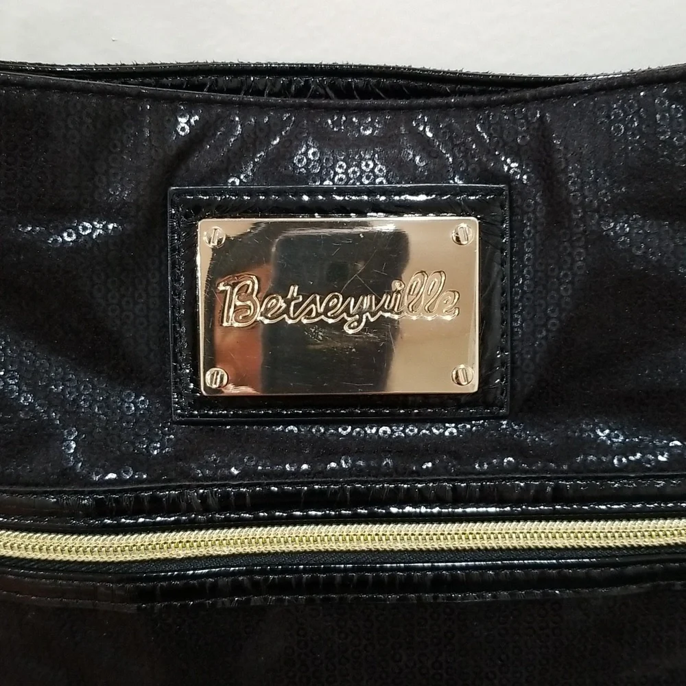 Betseyville Crossbody w/Free BJ Belt